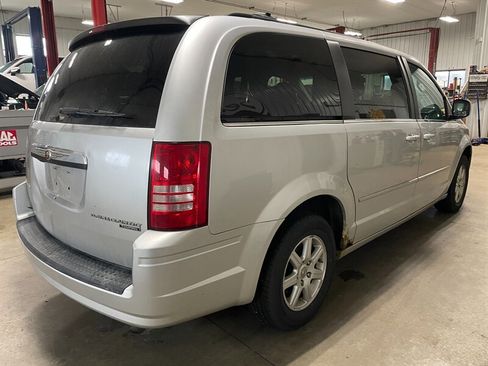 Used 2010 Chrysler Town & Country Touring Plus FWD image 6