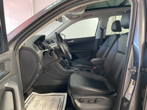 Used 2018 Volkswagen Tiguan SEL AWD/4WD image 19