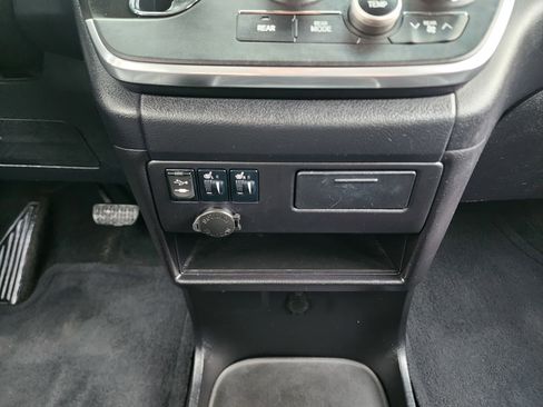 Used 2015 Toyota Sienna SE image 38