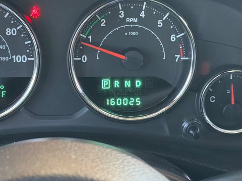 Used 2014 Jeep Wrangler Unlimited Sahara AWD/4WD image 24