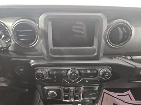 Used 2022 Jeep Wrangler Unlimited Sport AWD/4WD image 19