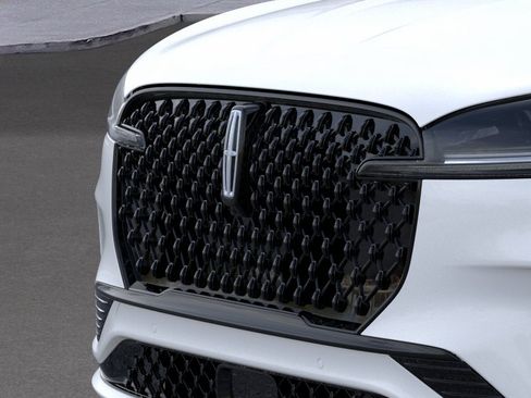 New 2026 Lincoln Aviator Reserve w/ Jet Appearance Package AWD/4WD image 17