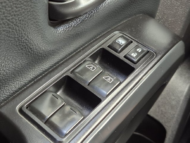 Used 2018 Nissan Titan S AWD/4WD image 10