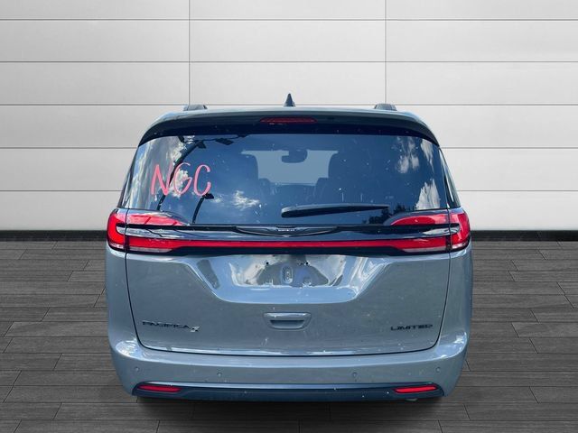 Certified 2025 Chrysler Pacifica Limited FWD image 6