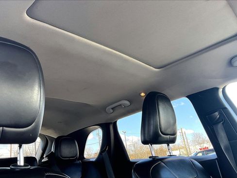 Used 2019 Jeep Cherokee Latitude Plus w/ Cold Weather Group image 22