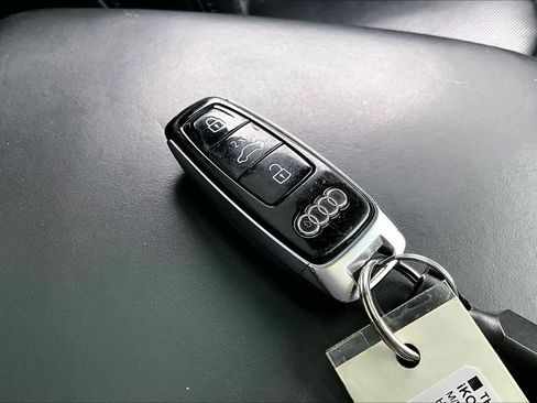 Used 2019 Audi Q8 Prestige w/ Luxury Package image 14