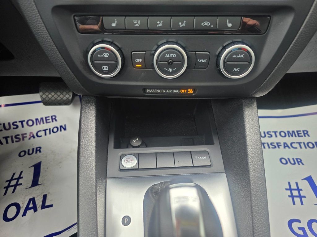 Used 2014 Volkswagen Jetta Hybrid Sedan FWD image 24