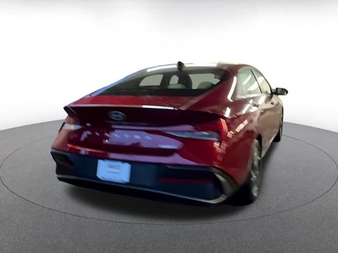 Used 2025 Hyundai Elantra Limited image 14