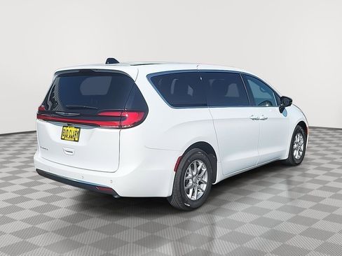 New 2026 Chrysler Pacifica Select FWD image 5