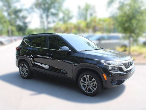Certified 2023 Kia Seltos S w/ Navigation Package FWD image 14