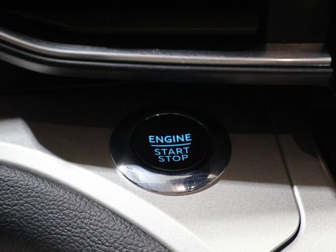 Used 2022 Ford Explorer XLT w/ Equipment Group 202A AWD/4WD image 30
