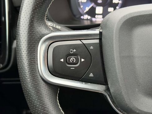 Used 2021 Volvo XC40 T5 R-Design w/ Advanced Package image 9