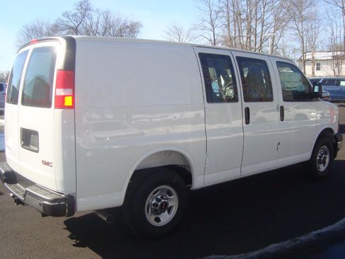 New 2025 GMC Savana 2500 w/ Driver Convenience Package image 4