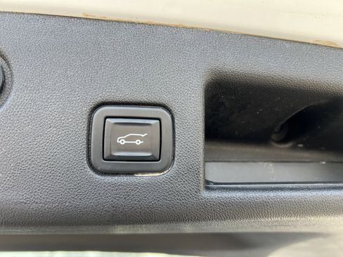 Used 2020 Chevrolet Equinox Premier image 11