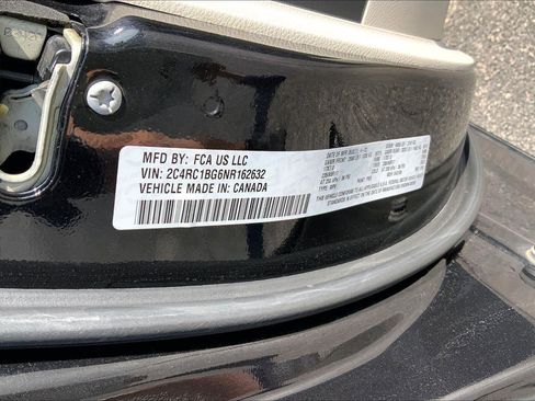 Used 2022 Chrysler Pacifica Touring-L FWD image 32