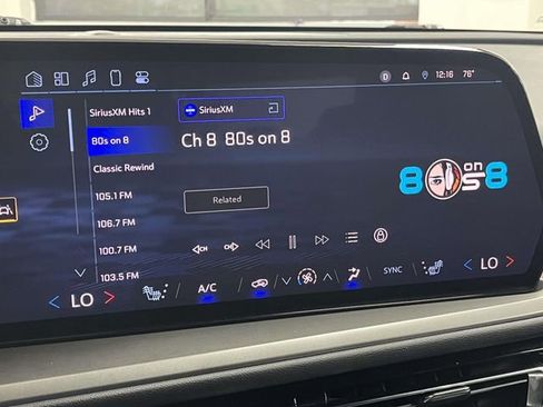 Used 2024 Chevrolet Traverse LT image 30