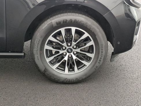 Used 2025 Ford Expedition Max Platinum image 24