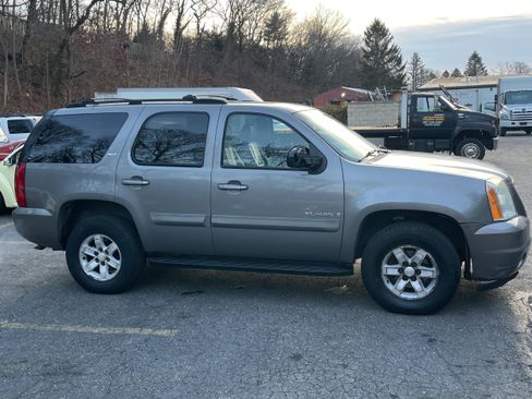 Used 2007 GMC Yukon SLT w/ SLT Preferred Equipment Group AWD/4WD image 5
