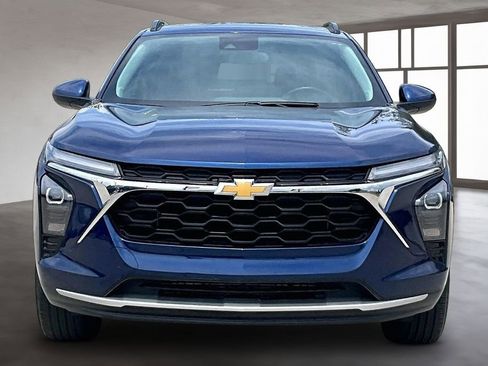 Used 2024 Chevrolet Trax LT w/ Driver Confidence Package FWD image 4