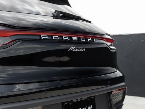 Certified 2025 Porsche Macan image 32