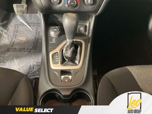 Used 2016 Jeep Cherokee Sport AWD/4WD image 15