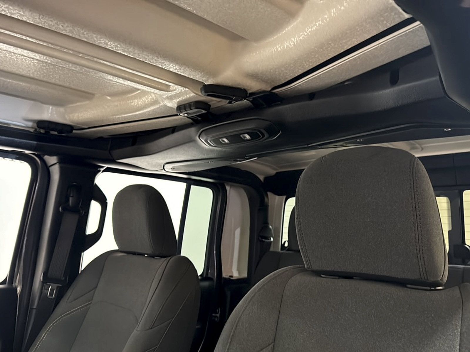 Used 2025 Jeep Gladiator Sport AWD/4WD image 10