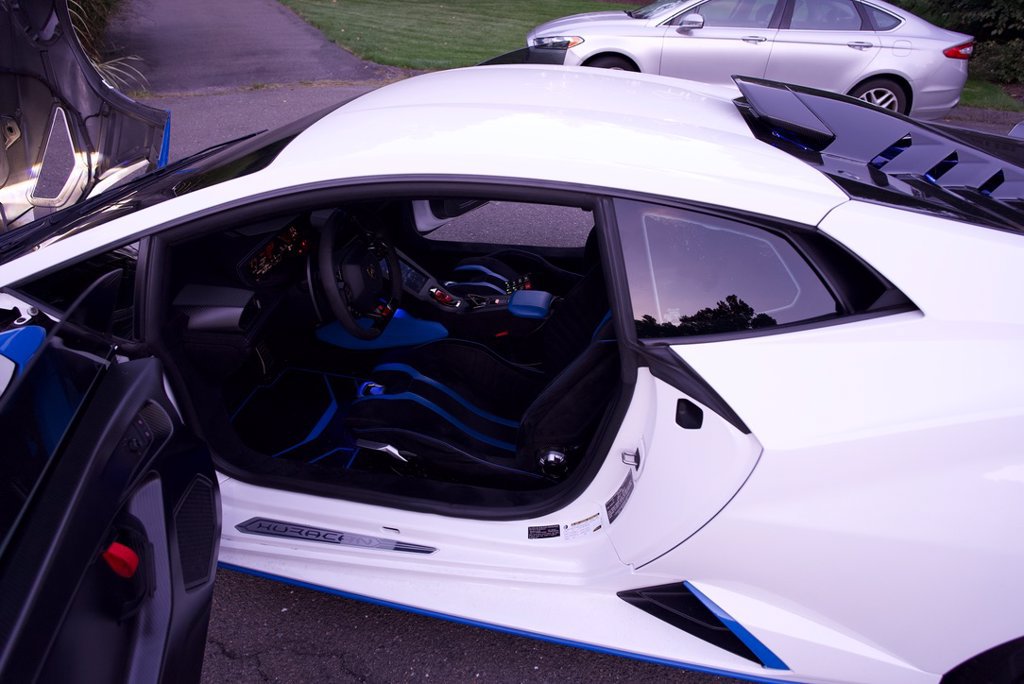 Used 2022 Lamborghini Huracan STO RWD image 37