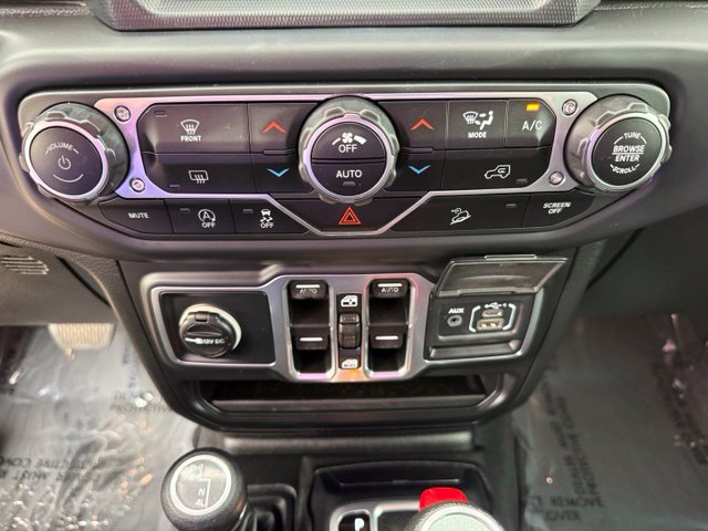 Used 2018 Jeep Wrangler Unlimited Sahara AWD/4WD image 22