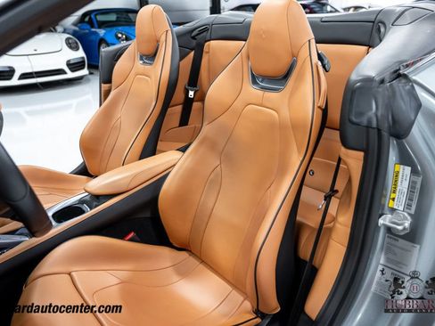 Used 2019 Ferrari Portofino RWD image 18