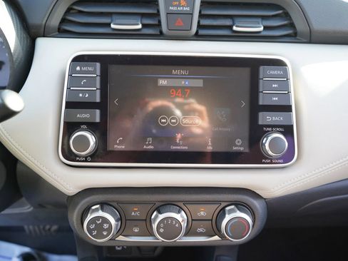 Used 2020 Nissan Versa SV FWD image 11