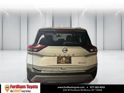 Used 2021 Nissan Rogue SV w/ Premium Package AWD/4WD image 6