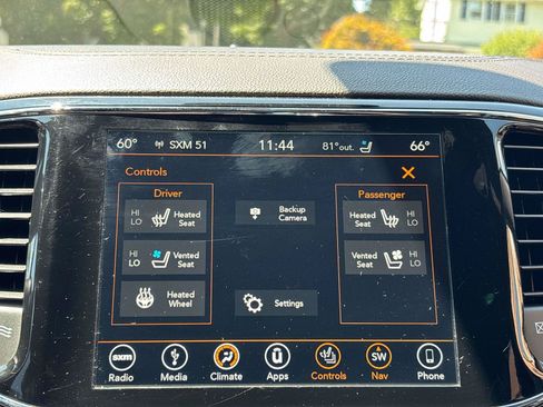 Used 2019 Jeep Grand Cherokee Overland AWD/4WD image 18