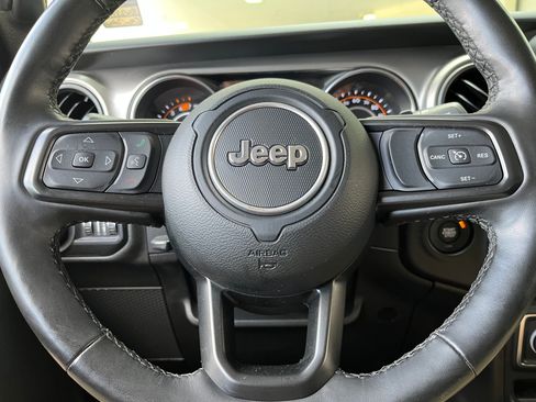 Used 2022 Jeep Wrangler Sport AWD/4WD image 18