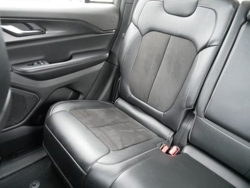 Used 2023 Jeep Grand Cherokee Altitude AWD/4WD image 12