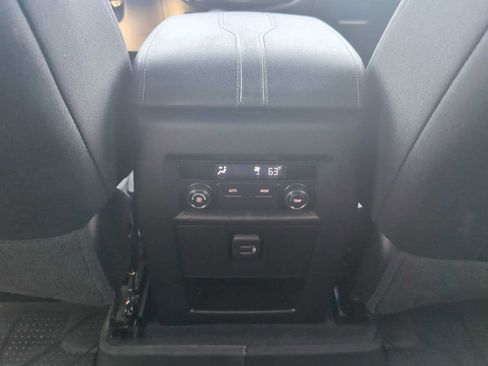 Used 2023 Chevrolet Traverse LT FWD image 21