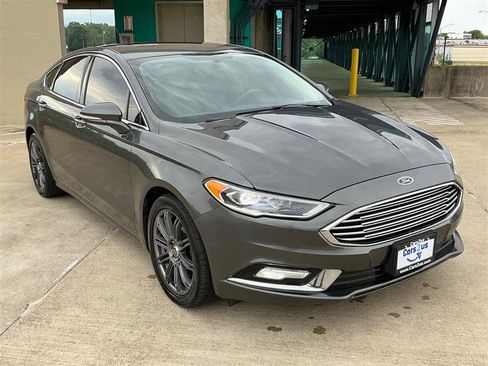 Used 2017 Ford Fusion SE w/ Fusion SE Technology Package FWD image 9