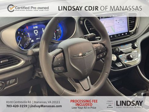 Certified 2025 Chrysler Pacifica Limited FWD image 11