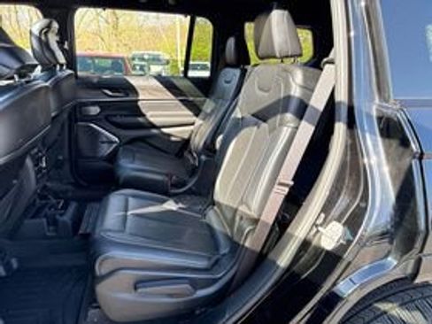 Used 2021 Jeep Grand Cherokee L Overland w/ Luxury Tech Group IV image 10