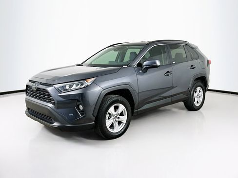 Used 2020 Toyota RAV4 XLE image 3