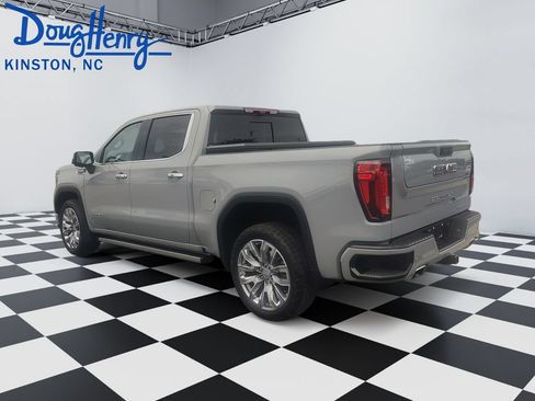 Used 2025 GMC Sierra 1500 Denali w/ Denali Reserve Package AWD/4WD image 3