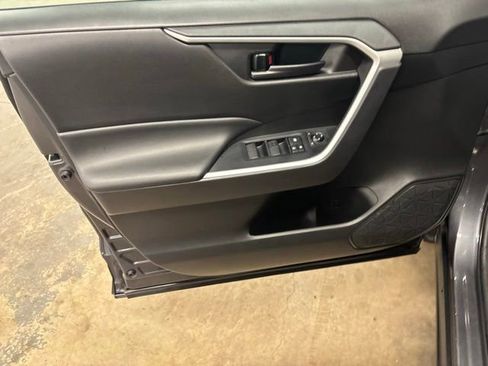 Certified 2022 Toyota RAV4 LE FWD image 18