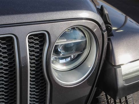 Used 2018 Jeep Wrangler Unlimited Sahara image 13