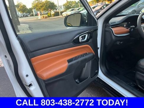 Used 2025 Jeep Compass Limited w/ Elite Group AWD/4WD image 5