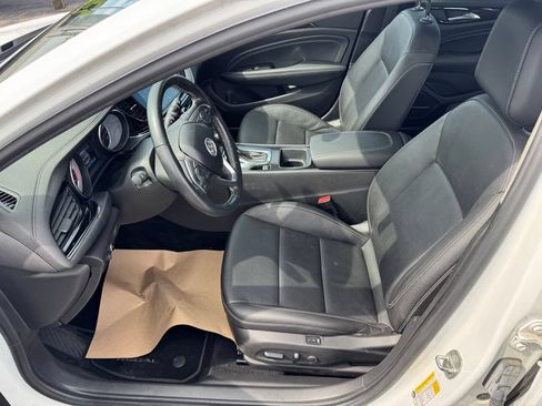 Certified 2018 Buick Regal Essence w/ Driver Confidence Package #1 AWD/4WD image 11