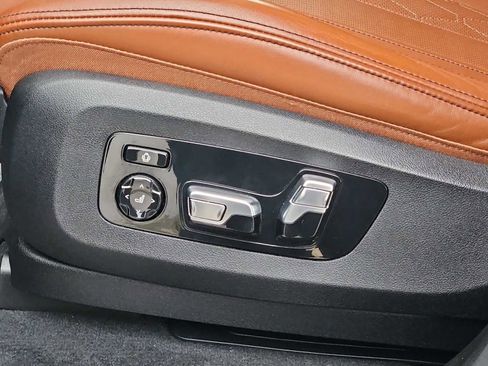 Used 2023 BMW X7 M60i w/ Executive Package image 18