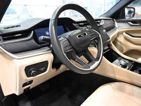 Used 2023 Jeep Grand Cherokee L Limited image 24