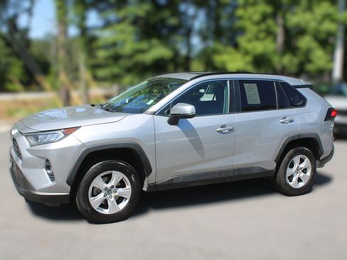Used 2019 Toyota RAV4 XLE w/ Convenience Package AWD/4WD image 4