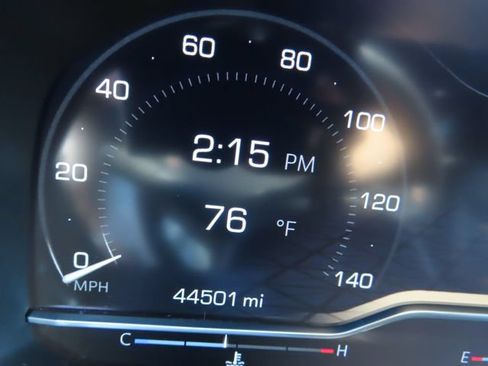 Used 2023 GMC Yukon AT4 w/ AT4 Premium Package AWD/4WD image 23