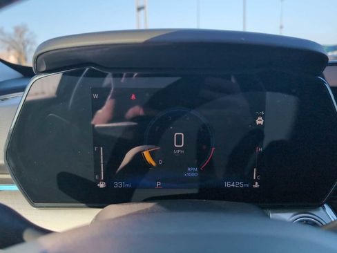 Used 2025 Chevrolet Trax LT w/ LT Convenience Package image 11