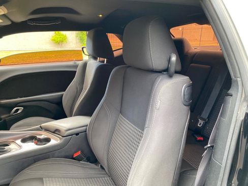 Used 2016 Dodge Challenger SXT image 24